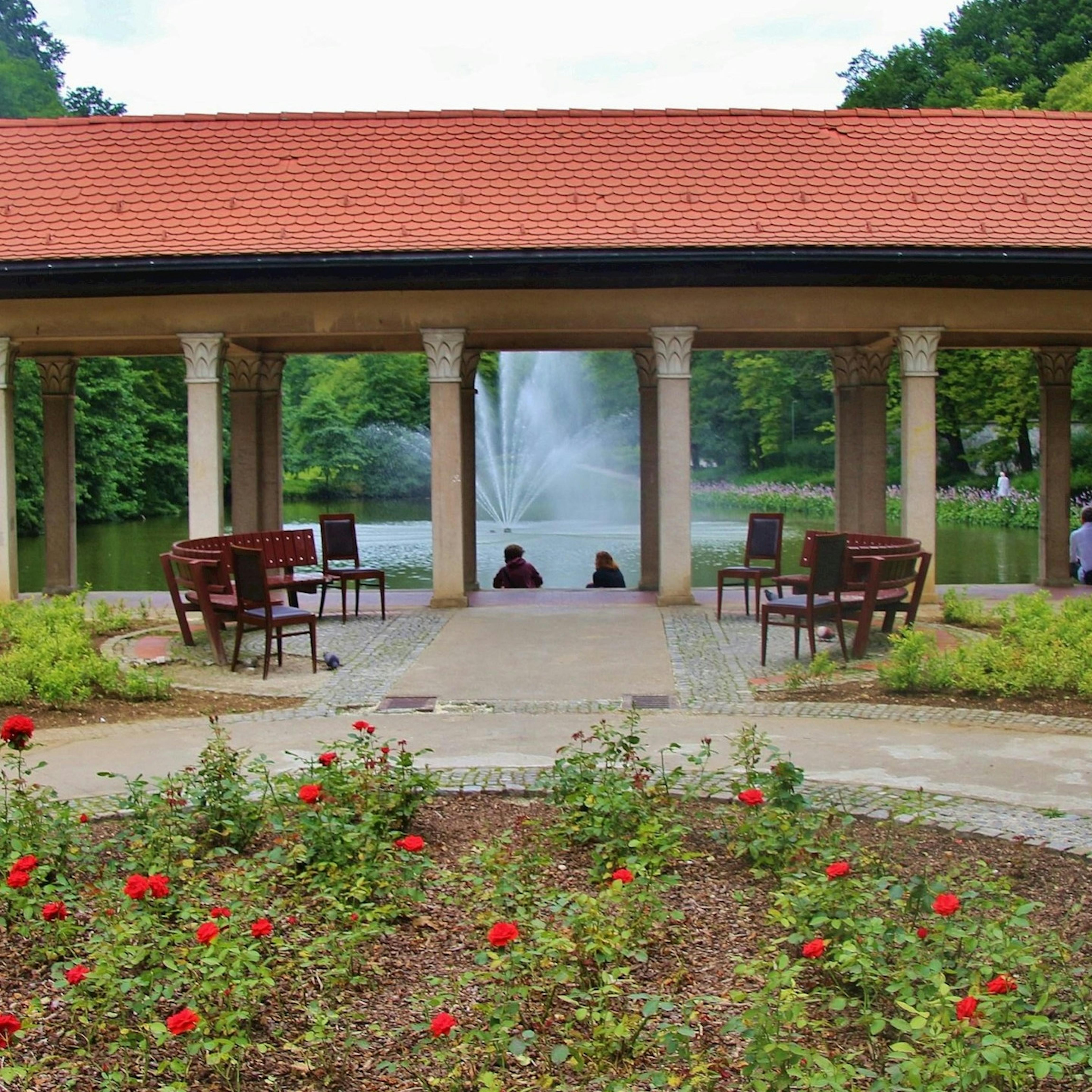 Mestni park s tremi ribniki